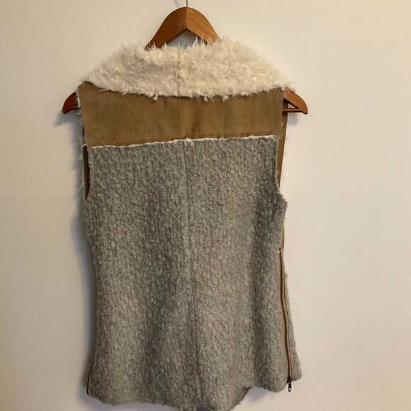 Anthropologie  Saturday Sunday faux suede and faux fur vest, zip up, size XS - Picture 5 of 10